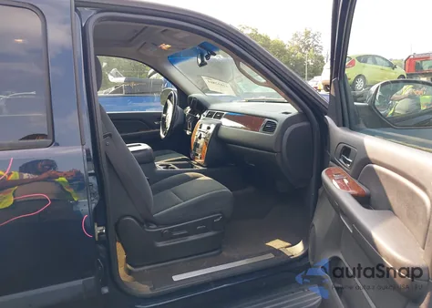 2008 Chevrolet Suburban 1500 Lt z USA, uszkodzony, nr VIN 3GNFK16368G150124